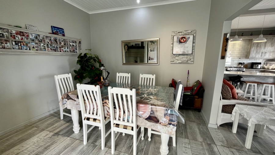 2 Bedroom Property for Sale in Hoogland Western Cape